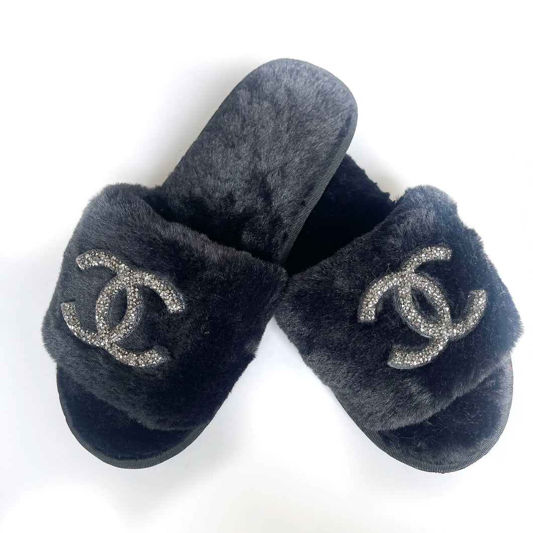 BLACK LUX PLUSH Slippers